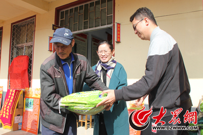 發(fā)展生態(tài)農(nóng)業(yè) 助力精準(zhǔn)扶貧——芍藥山村公益惠民活動紀(jì)實